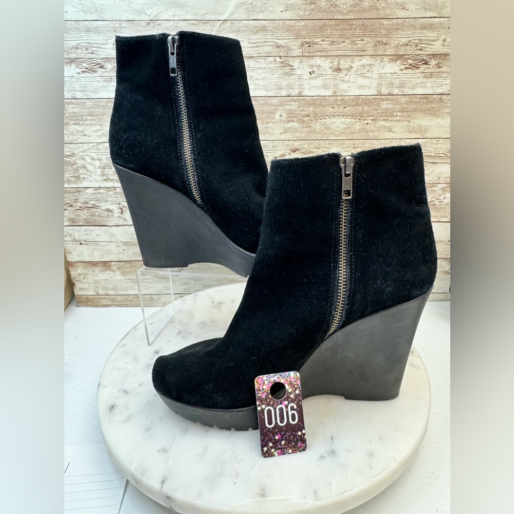 Steve Madden Lilly Suede Wedge 4” Heel Ankle Booties Sz 9.5 Black  EUC Zipper